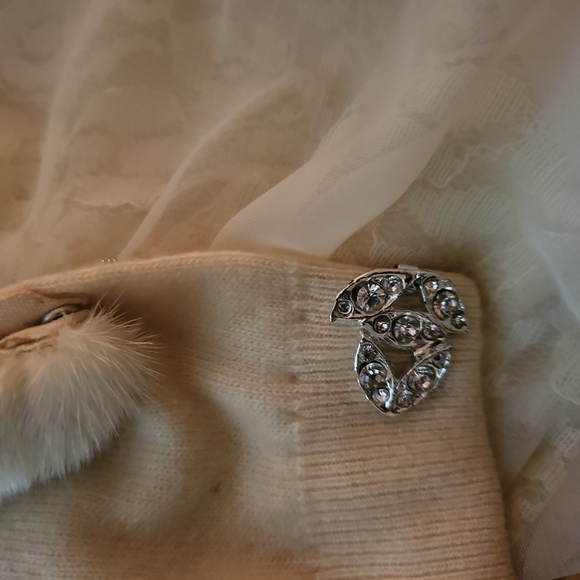 VINTAGE CREAM SWEATER WITH RHINESTONE CLOSURES. - Picture 10 of 14